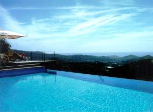 Ski Lodges, Mountain Refuges, Characteristic B&Bs and simply nice places to stay in Italy and the Italian Alps.